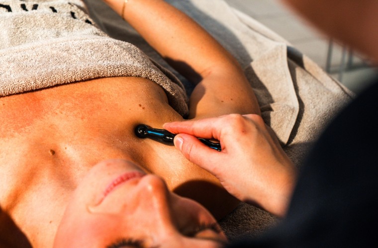 Massaggio viso e décolleté con roller al quarzo rosa all’Hotel Panoramic Lotsch, Sarentino – puro relax in Alto Adige